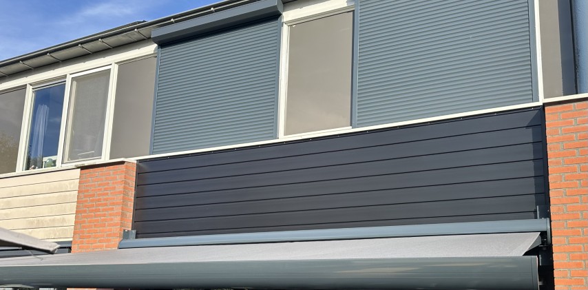 kunststof gevelbekleding op moderne woning