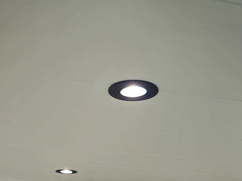 badkamer plafond die onderhoudsvriendelijk is van kunststof gemaakt
