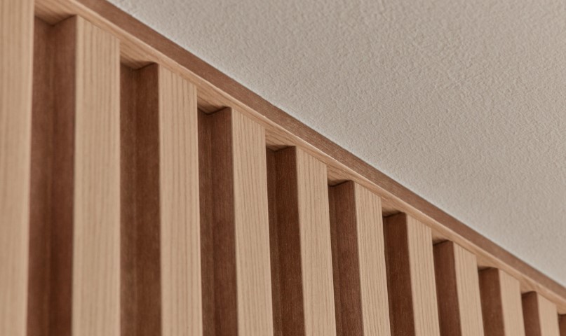 Linerio wandpaneel gemonteerd aan de wand.